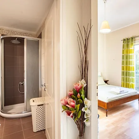 Kalamata's Sunny Retreat Near The Historic Center Lägenhet *