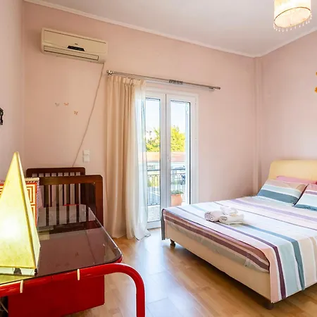 Kalamata's Sunny Retreat Near The Historic Center