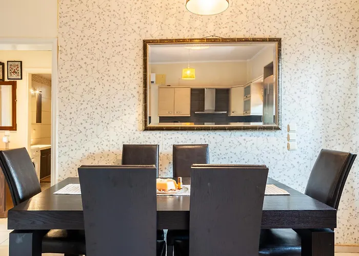 Kalamata's Sunny Retreat Near The Historic Center Appartement