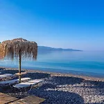 Kalamata's Sunny Retreat Near The Historic Center * Kalamata
