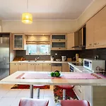 Kalamata's Sunny Retreat Near The Historic Center