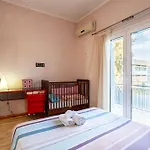 شقة Kalamata's Sunny Retreat Near The Historic Center *