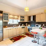 Kalamata's Sunny Retreat Near The Historic Center Kalamata