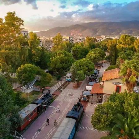 Kalamata's Sunny Retreat Near The Historic Center 卡拉马塔