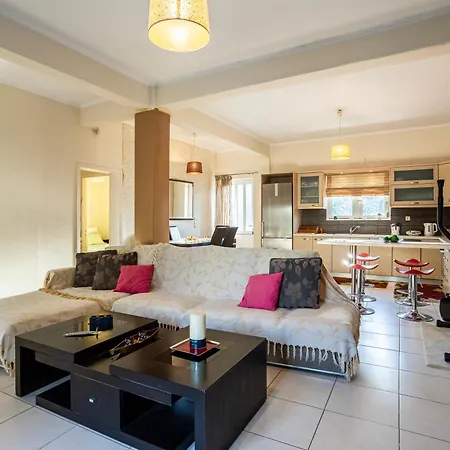公寓 Kalamata's Sunny Retreat Near The Historic Center 卡拉马塔