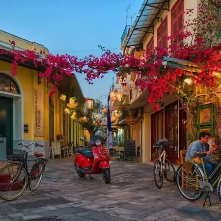 Kalamata's Sunny Retreat Near The Historic Center *