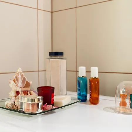 Kalamata's Sunny Retreat Near The Historic Center *