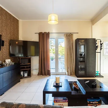 Kalamata's Sunny Retreat Near The Historic Center