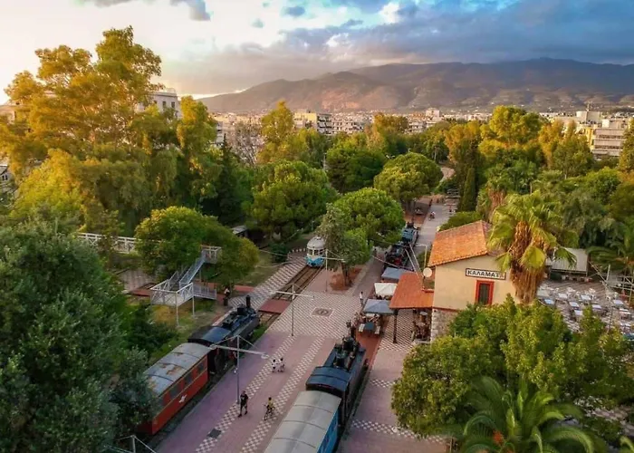 Kalamata's Sunny Retreat Near The Historic Center كالاماتا