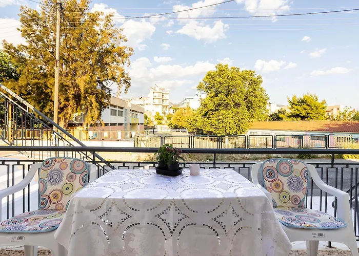 شقة Kalamata's Sunny Retreat Near The Historic Center