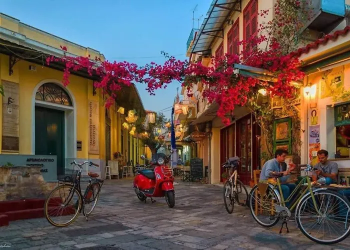 Kalamata's Sunny Retreat Near The Historic Center *