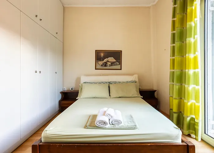 Kalamata's Sunny Retreat Near The Historic Center كالاماتا