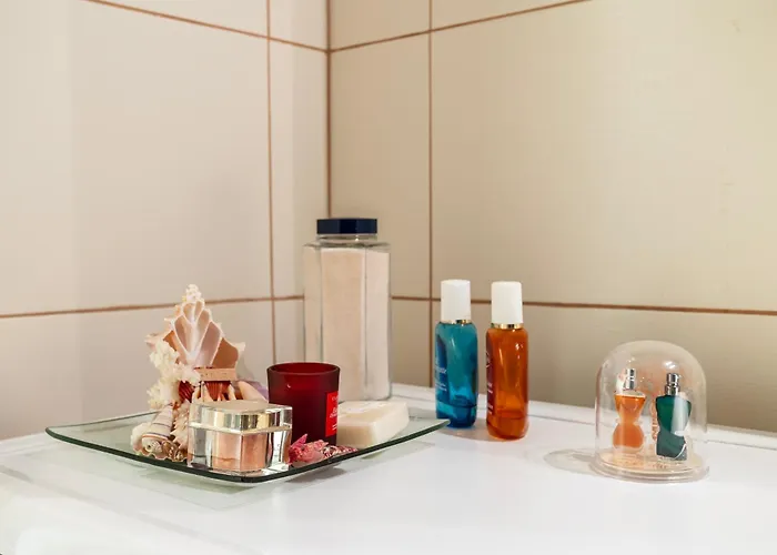 Kalamata's Sunny Retreat Near The Historic Center *