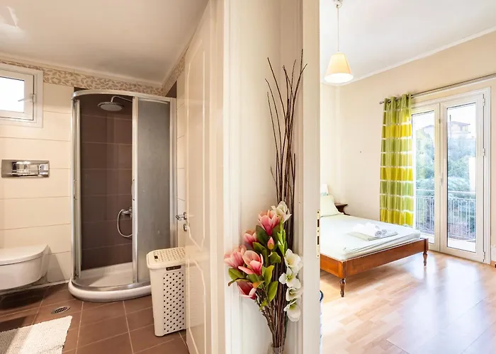 Kalamata's Sunny Retreat Near The Historic Center شقة *