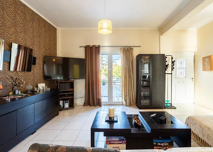 Kalamata's Sunny Retreat Near The Historic Center